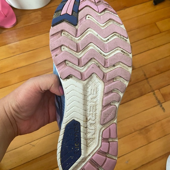 Saucony Running Shoes - Picture 4 of 4